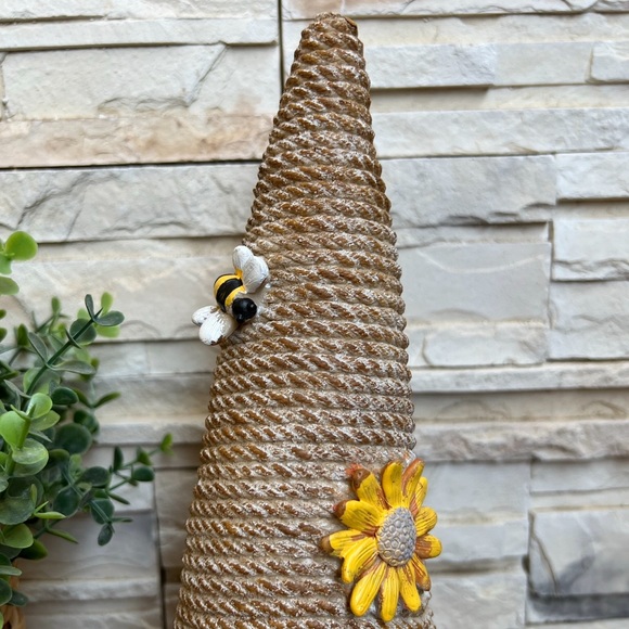 🆕 BeeHive 🐝 12" H Gnome Resin Decor! - Picture 5 of 10